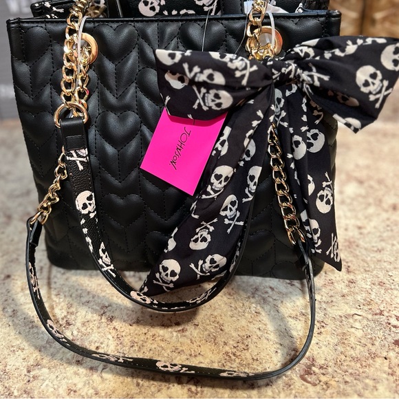 BETSEY JOHNSON XOSUNNY Puffy Hearts w/ Skull Scarf Attachment NWT - Picture 5 of 15